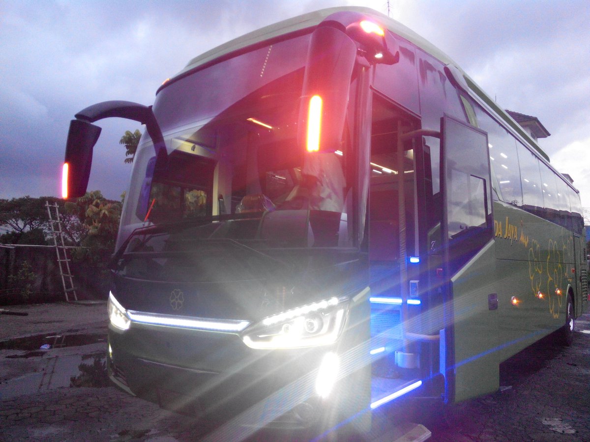 nizarzainury's tweet image. Baru SR2 puspa jaya at pool jogja #puspajaya #bismania #legacysr2 @Ayonaikbiscom @SukaFotoBis @Bismen48 @mobilkomersial @karoseriID