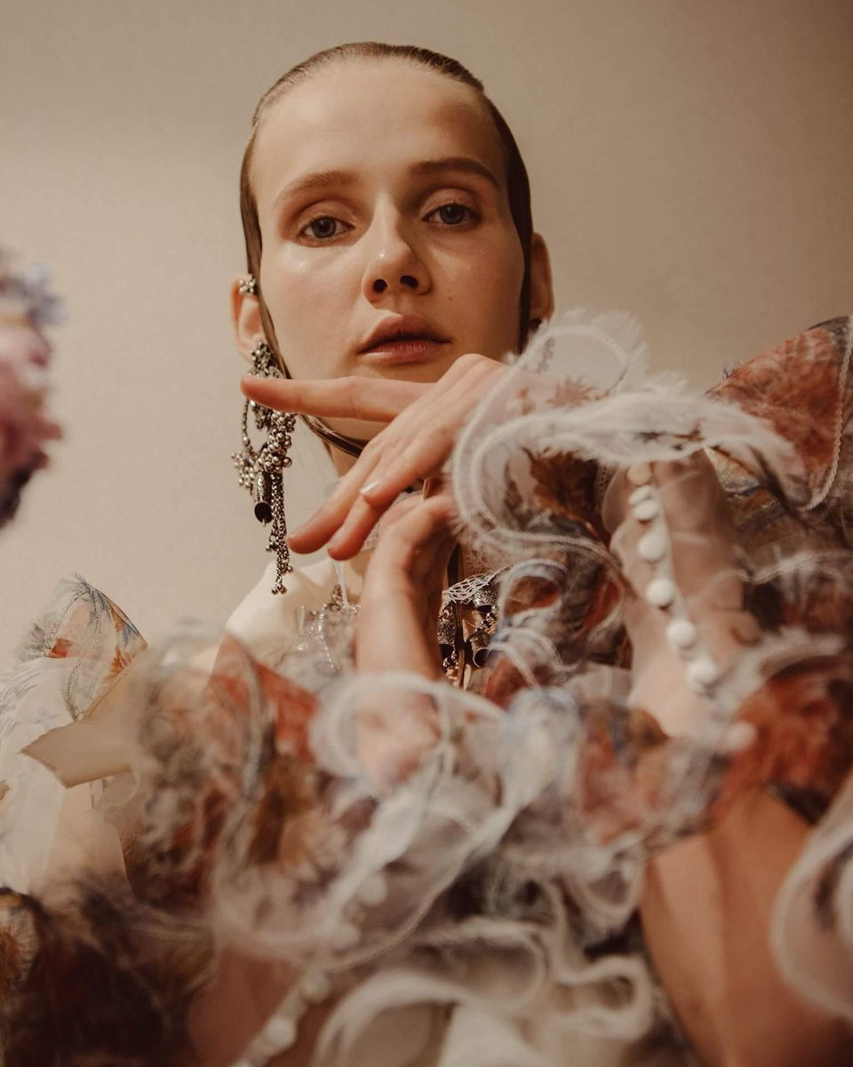 VOOMmag's tweet photo. @McQueen SS17 collection inspired by wild Shetland coastal landscapes, their flora and fauna. #fashion #AlexanderMcqueen #VOOMmag https://t.co/IFcWooJvnj