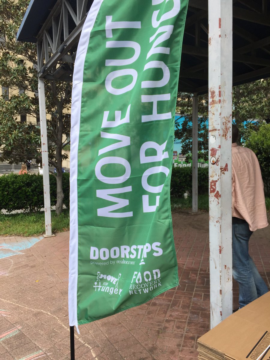 FoodRecovery's tweet photo. #MoveOut17 was a wild success at @GWtweets ! Our compliments to @MoveForHunger for such a creative event. Students loved it! https://t.co/JFJtx6UPFV