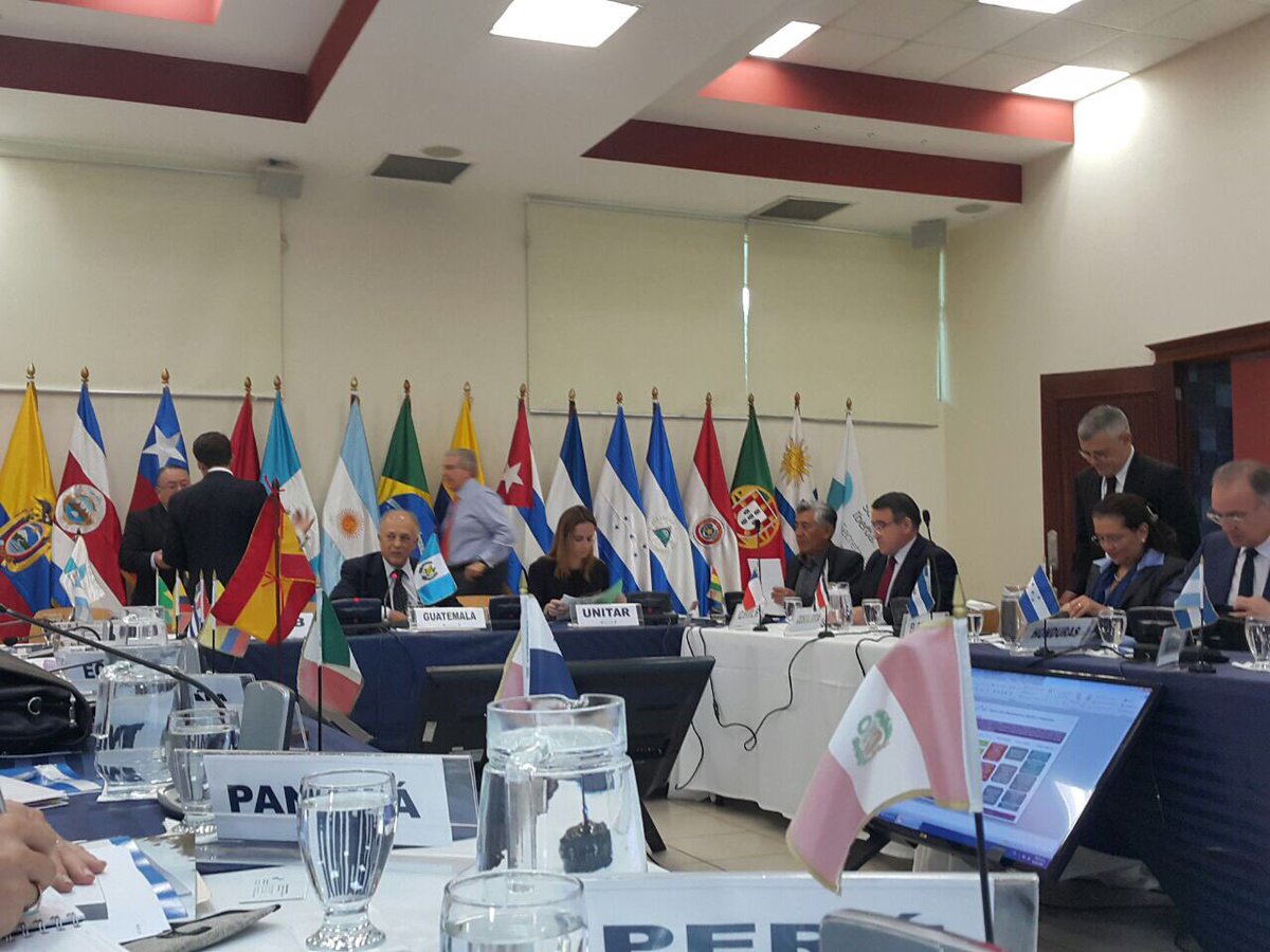 ElicFernandez's tweet photo. Participando en la XIV REUNION DE LA ASOCIACION IBEROAMERICANA DE ACADEMIAS, ESCUELAS E INSTITUTOS DIPLOMATICOS, en Guatemala. @MIREXRD https://t.co/1uZBEPKzP0
