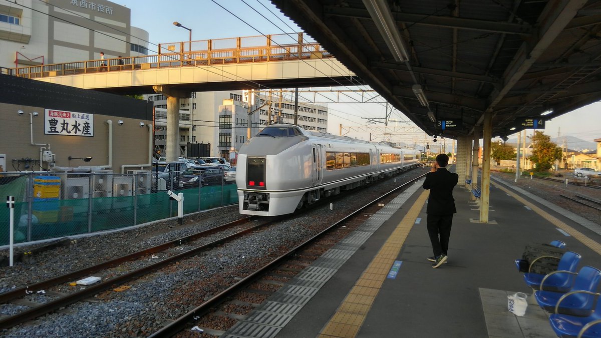 国鉄車両保存準備会 Auf Twitter ヒロサワからの帰途 下館駅にて651系k1編成を使用した臨時に遭遇しました Jr型651系の廃車もチラホラ聞く時代となりましたが 床下がピカピカだったので 検査を通したばかりのようですね