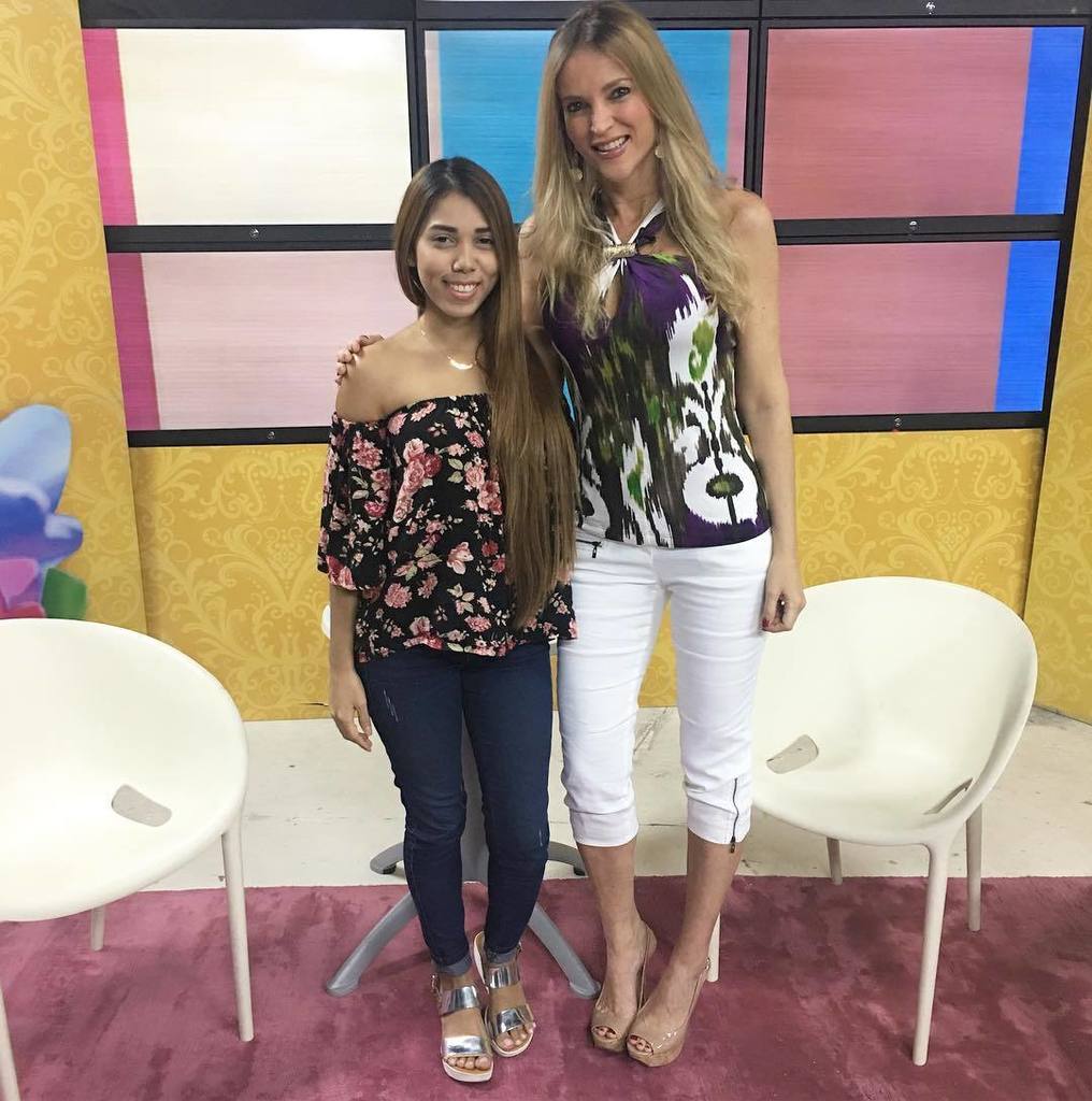 aventurate_cs's tweet photo. Gracias Eukaris por tan bello obsequio y por llevar a mi #programa tus bellos #diseños 🙏🌟 @ekr_mcbo #talentovenezo… https://t.co/ehK5uw6LPm https://t.co/beWKIePwLH