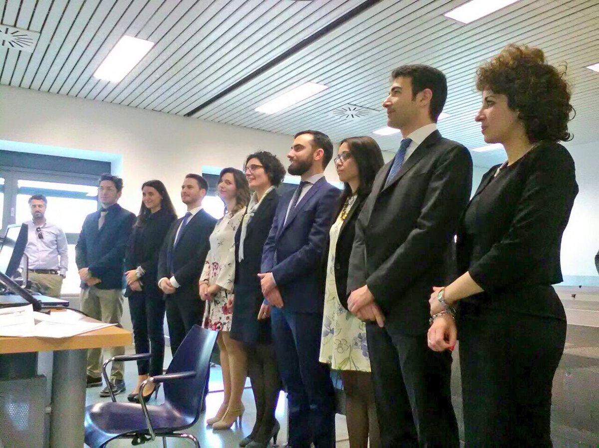 PietroRizzi85's tweet photo. Igitur gaudeamus!Un traguardo raggiunto che non è fine,ma inizio!amici più che colleghi...tre anni duri con grandi soddisfazioni!  #PhD https://t.co/uuU0O8CI0D