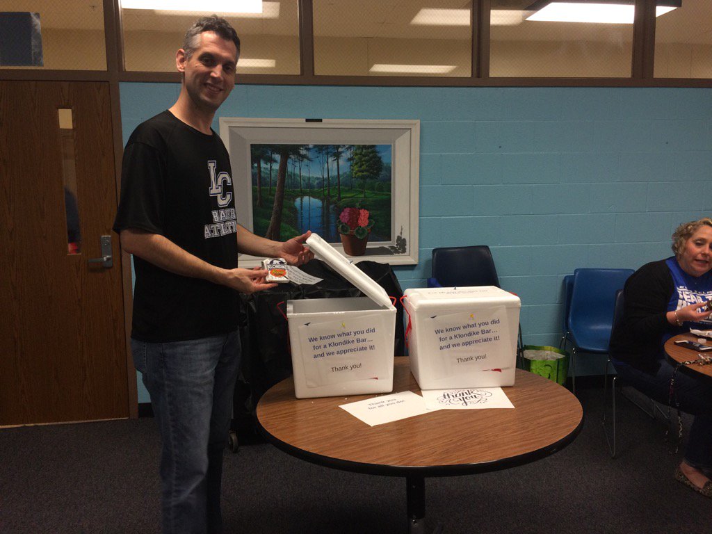 OPS_LewisClark's tweet photo. Thanks to @LewisClarkPTO for the ice cream treats! We appreciate being appreciated #bestfridayyet https://t.co/gshn3KMY4p
