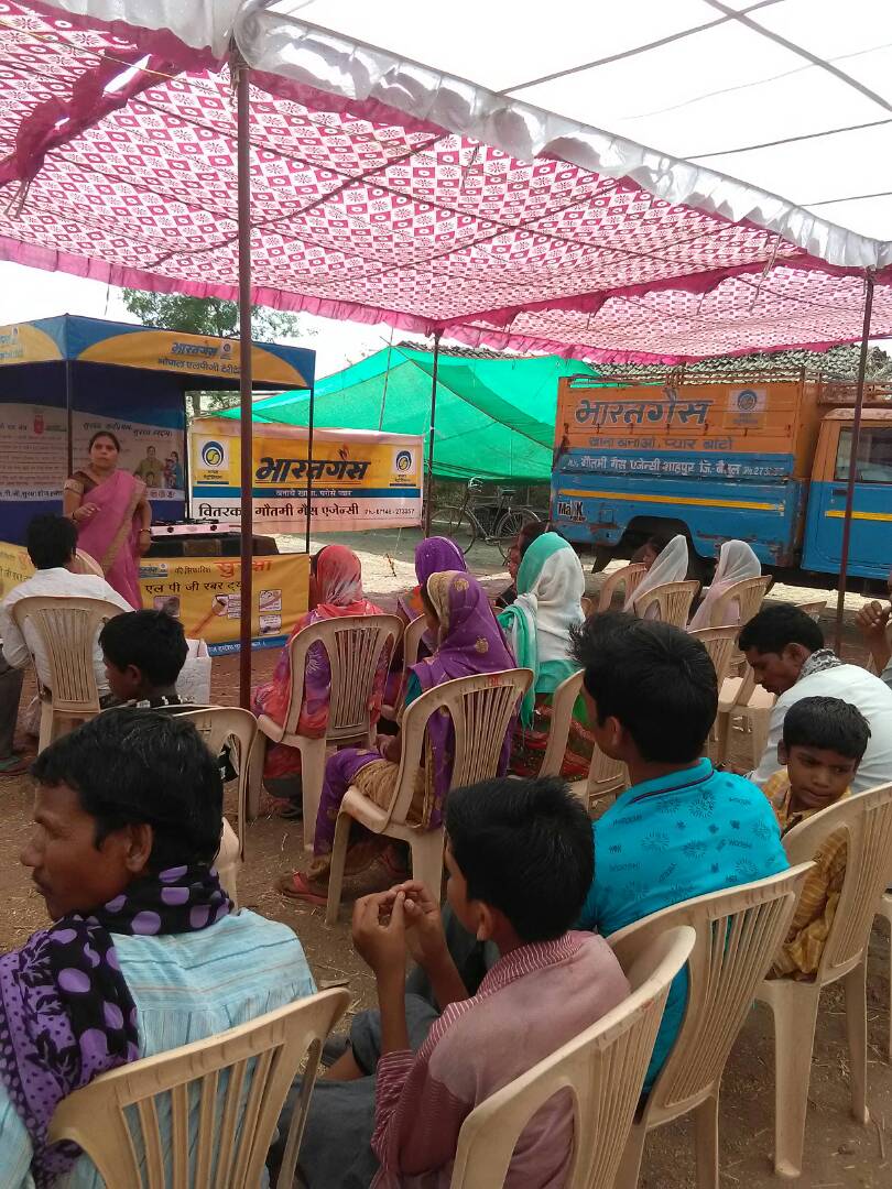 bpclrajeev's tweet photo. #OneYearOfUjjwala Excellent initiative by Govt in empowering women in rural areas and to conserve environment. Safety awareness for Ujjwala https://t.co/oBZiN8ntRI