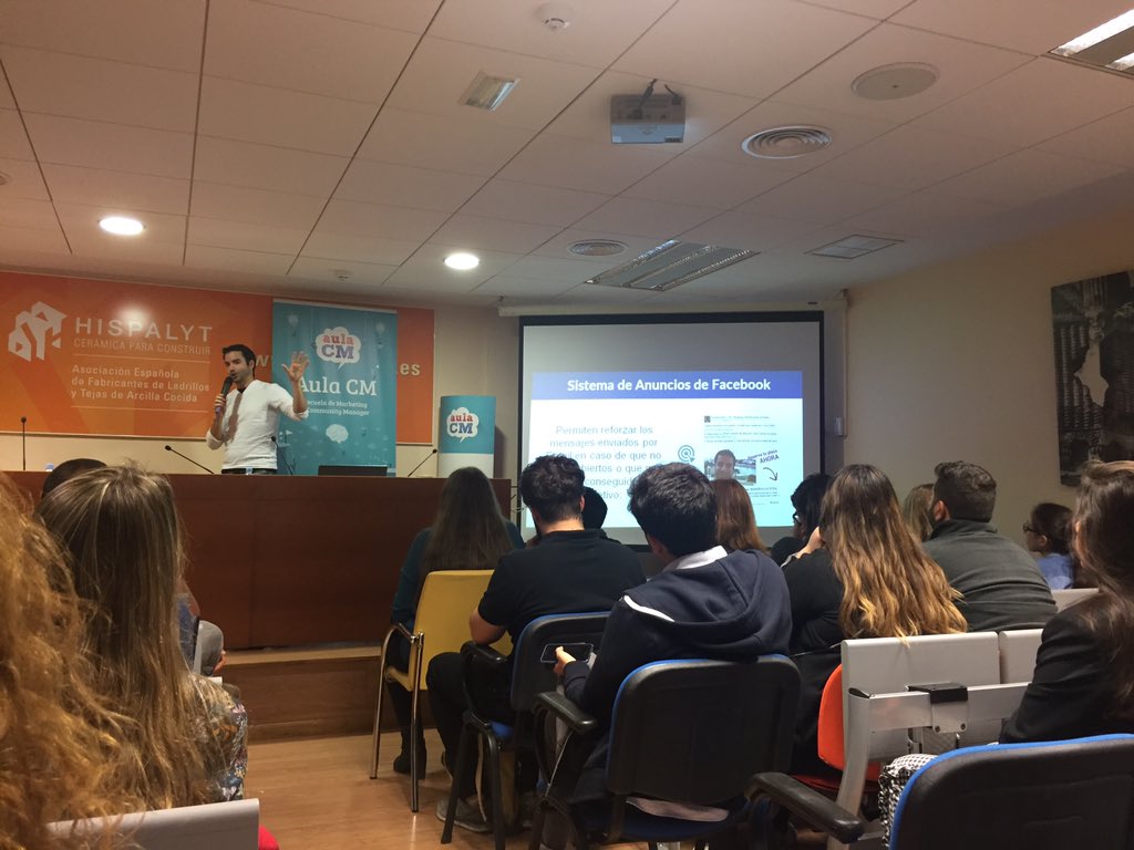AnaLuJanke's tweet photo. ¡Ahora recebiendo contenido de calidad con Javier Elices! 💻@monetizados @aulaCM #MasterAulaCM https://t.co/uetOdzciAU