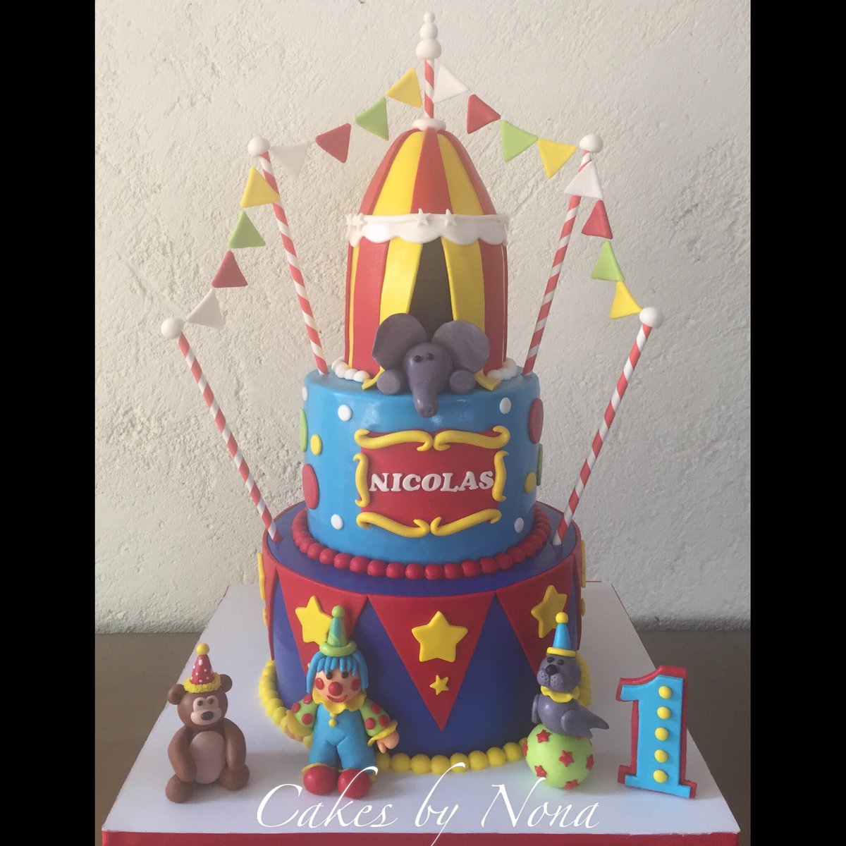 Cakesbynona's tweet photo. Circus First bday cake #circuscake #firstbdaycake #customcake #cakedesign #circus #pastelcirco #pastelfondant #primercumple #fondantcake https://t.co/6eAyhDYCQD