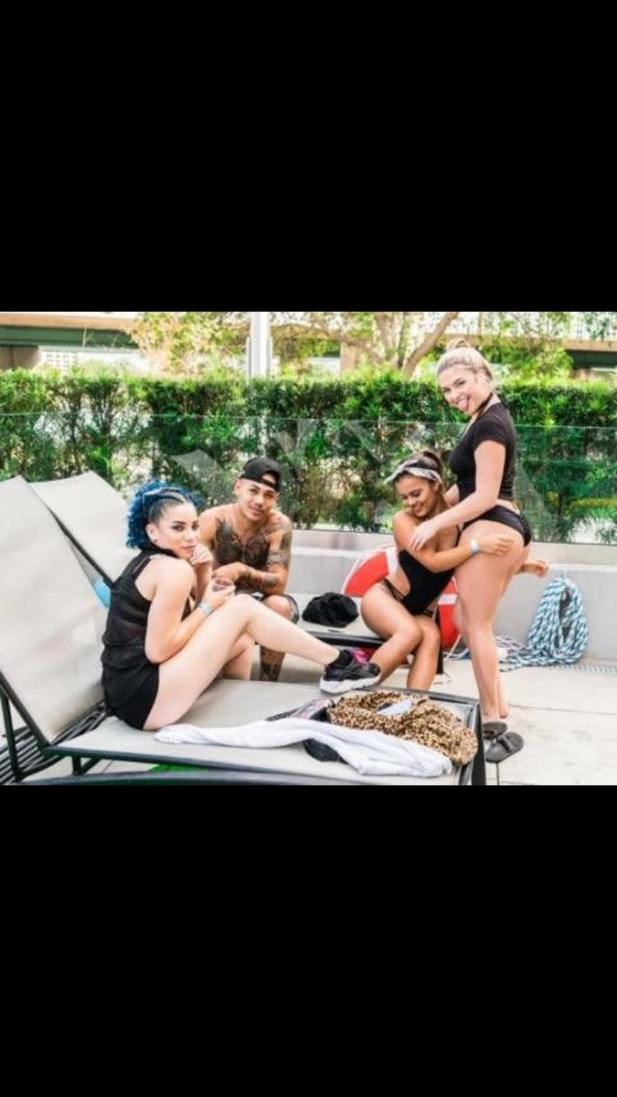 MuseMonroee's tweet image. We know how to party 😜😏