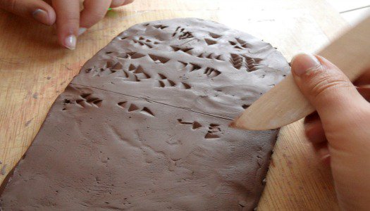 Lo más innovador en #educación: volver a la #escritura #cuneiforme ow.ly/ZJ8M6 vía <a href="/xarxatic/">Jordi Martí</a> #Profesores