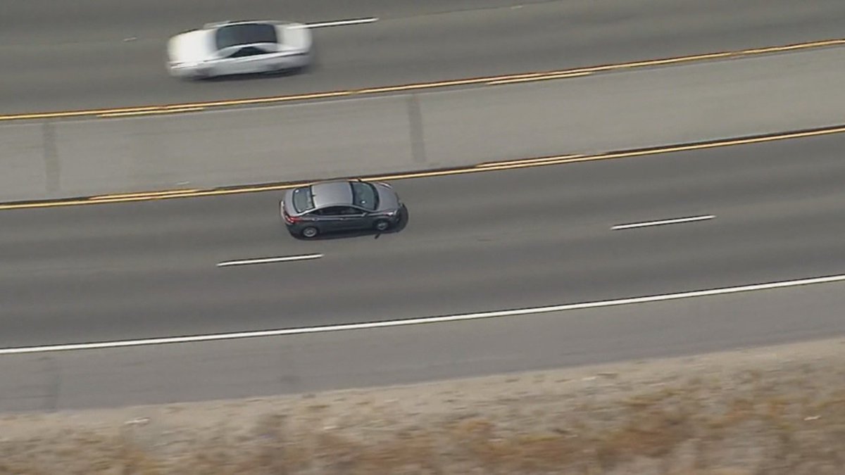 WATCH LIVE High-speed chase underway in Southern California bit.ly/2p5447y https://t.co/pyaXN7Yf5I