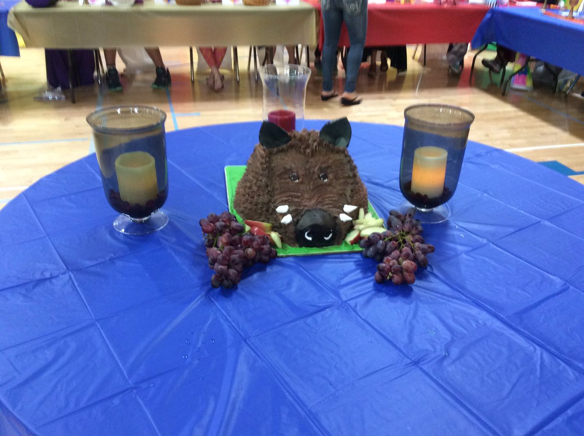 acs6c's tweet photo. Having a Medieval time.  Banquet was FANTASTIC, games were TERRIFIC.  All had a great time. https://t.co/Hsd7DRsbez