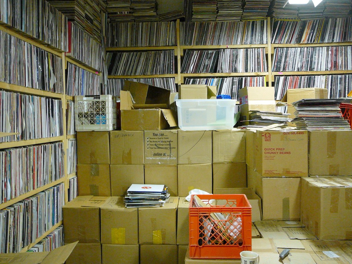 metrowax's tweet photo. How many records in this picture? https://t.co/UjHZFf0kQf