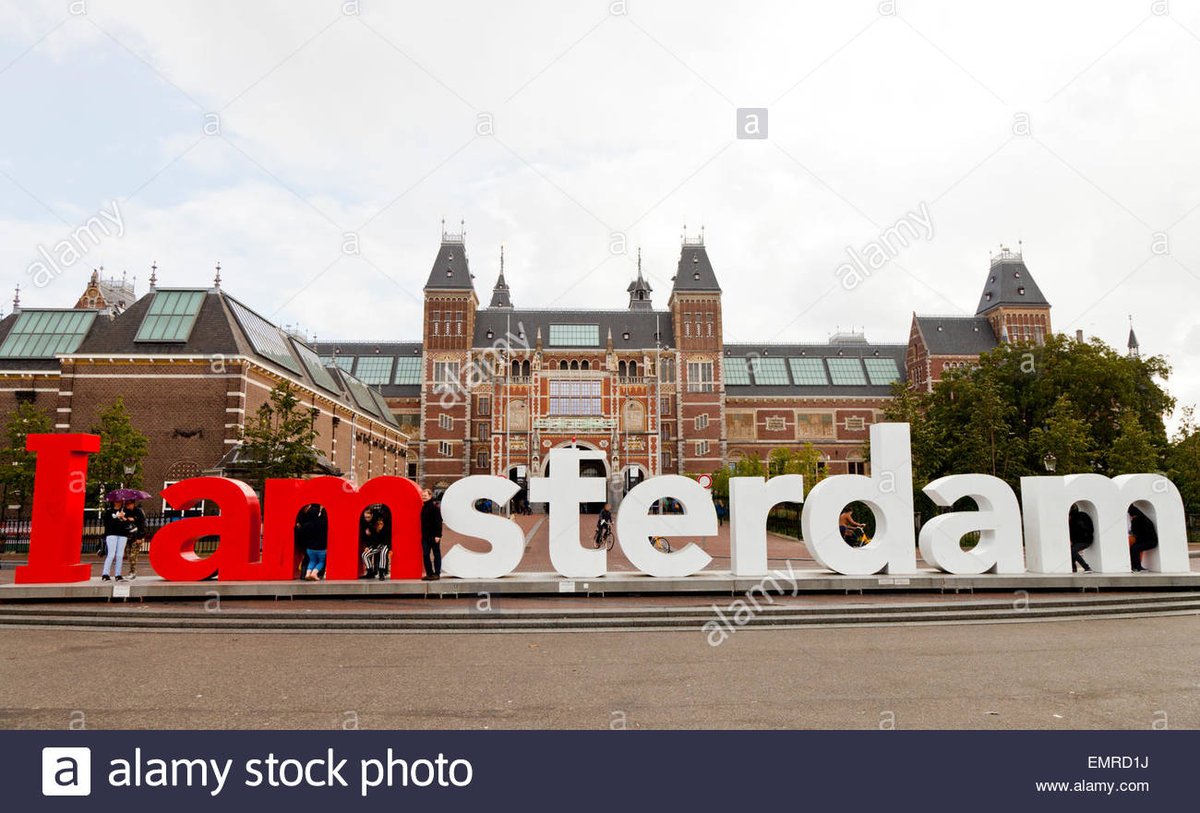 OttawaJantine's tweet image. Hmmmm... If we're accusing someone of copying.... :-) #potcallingkettle #itsatrend #notunique