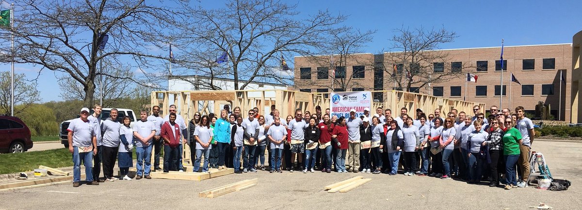 AmFamNews's tweet photo. Kudos to the volunteers who framed two @habitatdane homes with support from @StrickerFNDN @stevestricker @amfam  https://t.co/GNb4fsFi1f https://t.co/Oy1CVpVuro