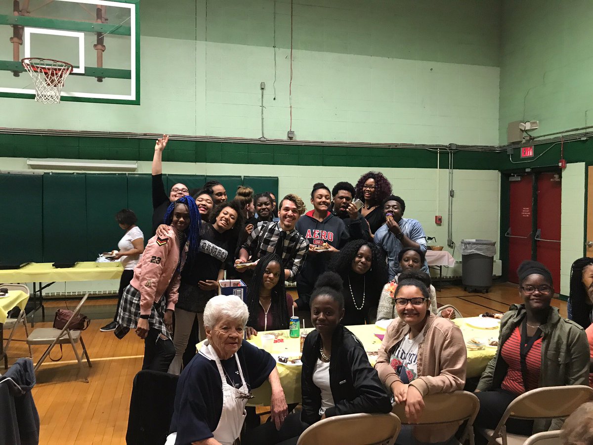 Jamie5885's tweet photo. @CorcoranPride Sirens sing for the elderly at St Daniels! #SpreadKindness #VirtueFirst @SyracuseSchools https://t.co/XtYWWgO4MA