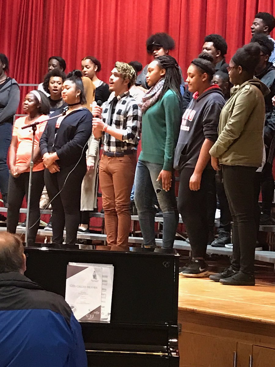 Jamie5885's tweet photo. @CorcoranPride Sirens sing for the elderly at St Daniels! #SpreadKindness #VirtueFirst @SyracuseSchools https://t.co/XtYWWgO4MA