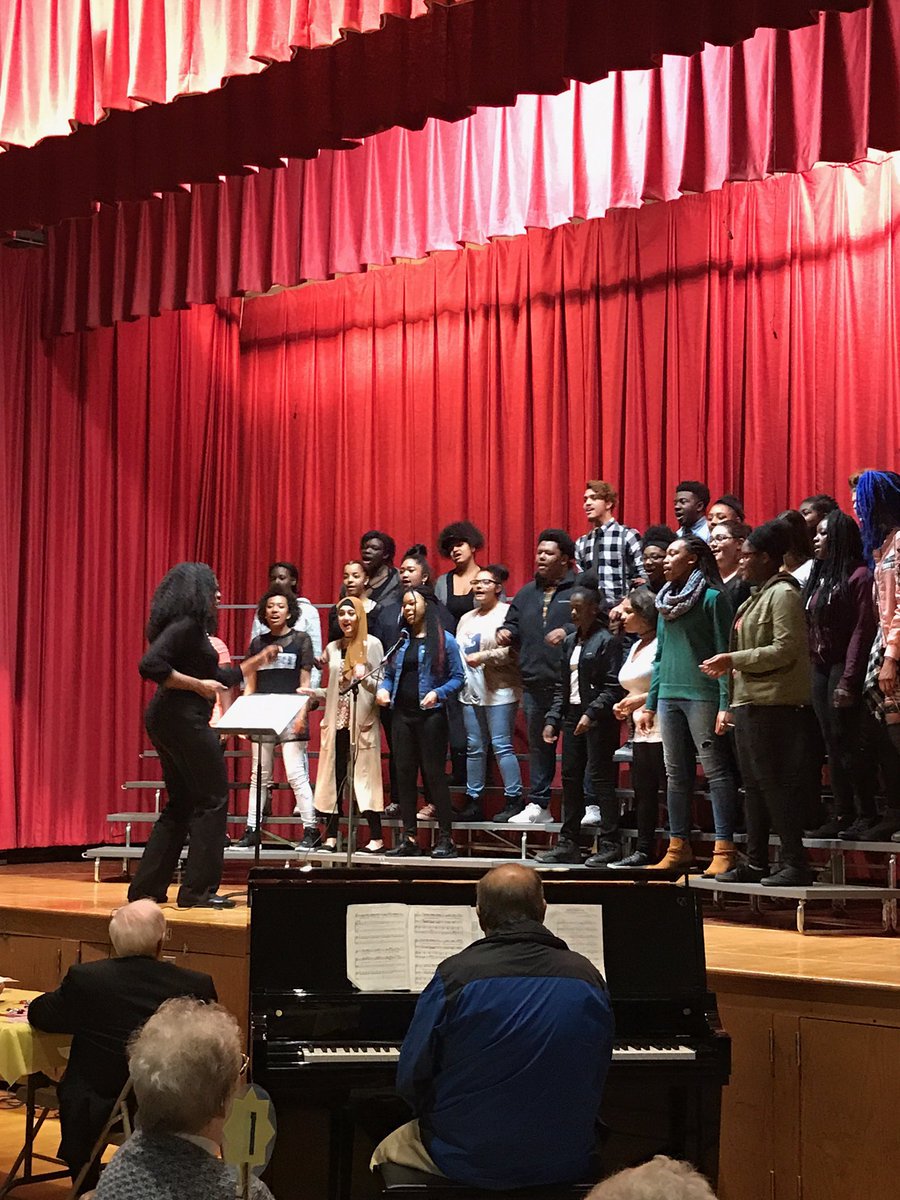 Jamie5885's tweet photo. @CorcoranPride Sirens sing for the elderly at St Daniels! #SpreadKindness #VirtueFirst @SyracuseSchools https://t.co/XtYWWgO4MA