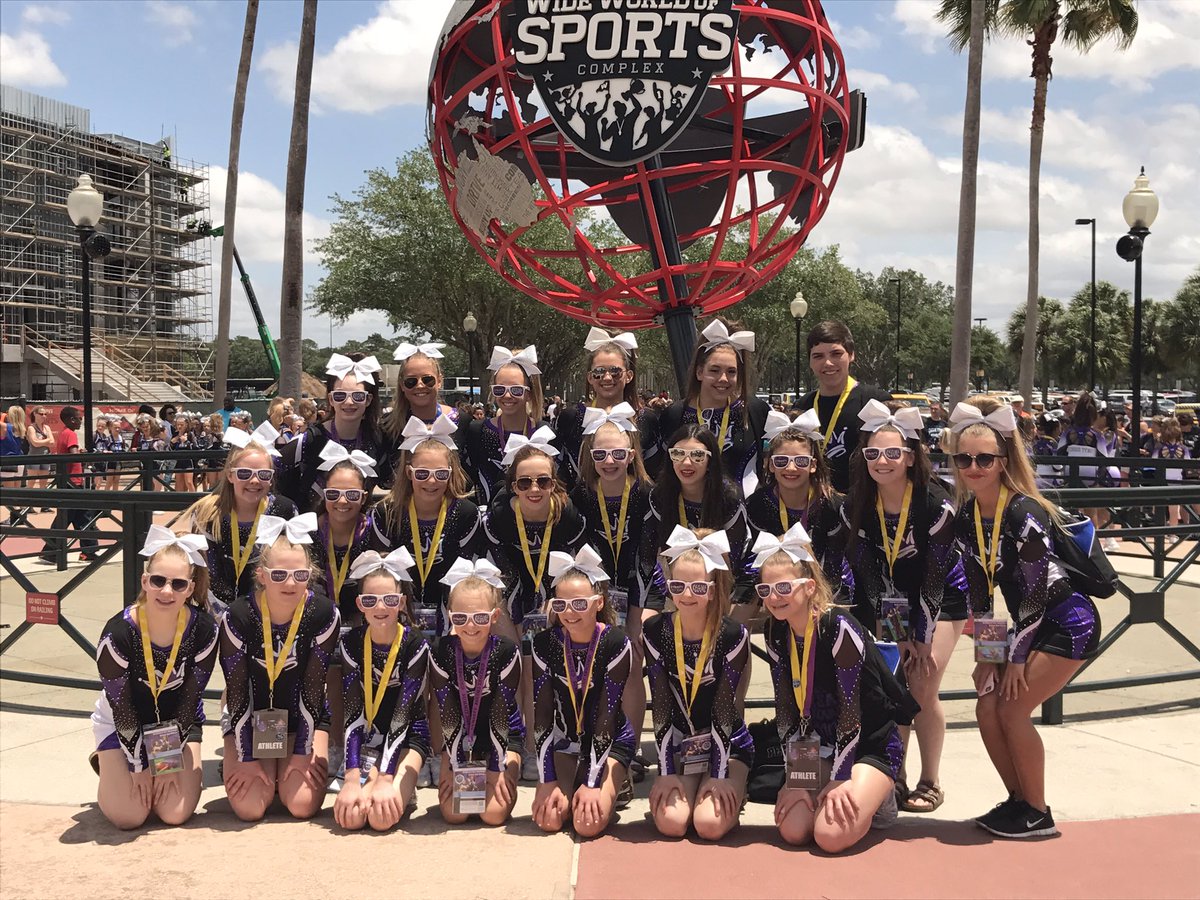 FrantumAnna's tweet photo. love my team! so excited to compete with my family💞 https://t.co/9wBFEn5Wkq