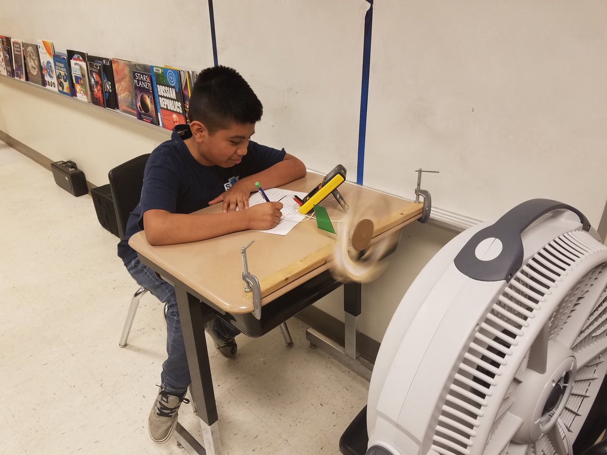Mr_Rains_'s tweet photo. 6th grade Elm testing their windmill designs during our STEM showcase day. #windenergy #STEM #designprocess @RCSWolvesPLN @STEMGeorgia https://t.co/XudJyDD00F