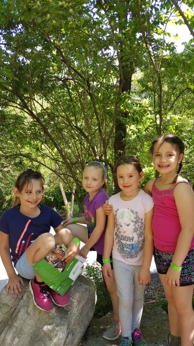 CoachPaskon's tweet photo. What a fun day @ KC zoo!!! #isdstrong #ottcubstrong @OttBearCubs https://t.co/w8itTxpQaT