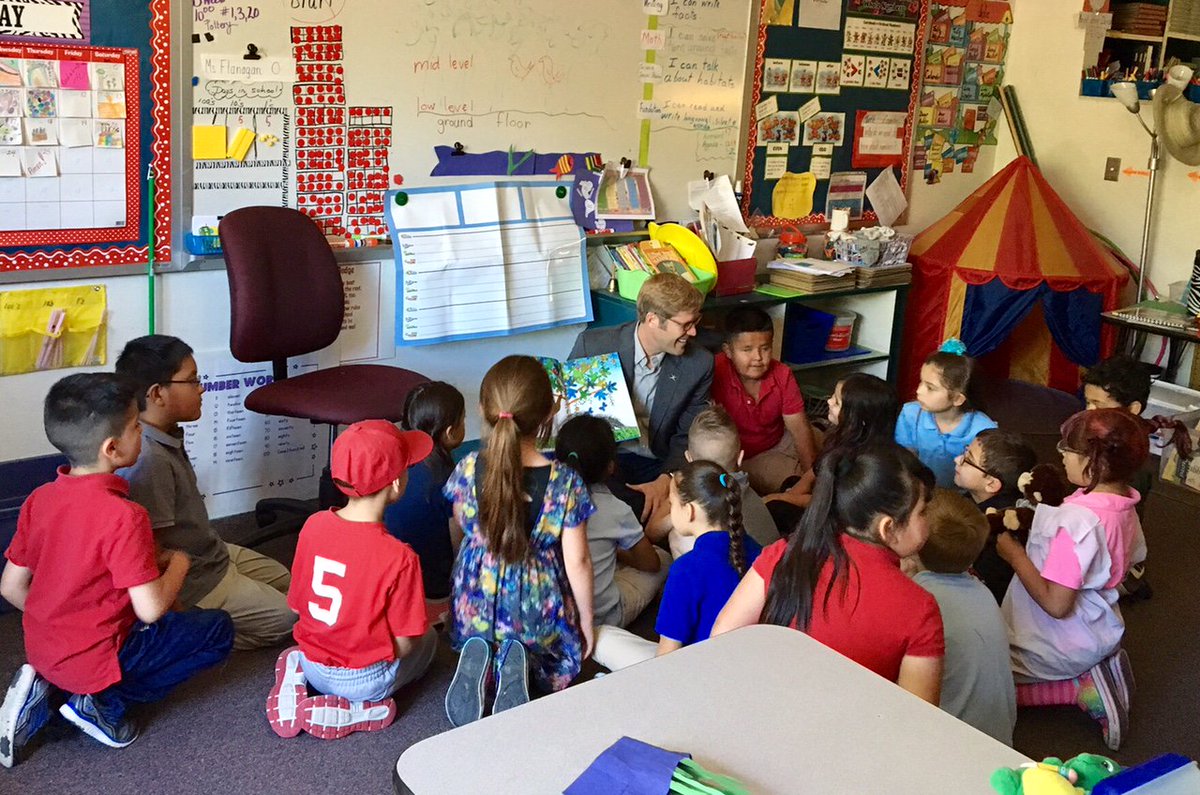 timkellernm's tweet image. What it's like to be able to read w/kids today:
#StopOvertesting #DyslexicLikeMe #teacherappreciationweek #nmpol
 @southwestIDA @DDNewMexico