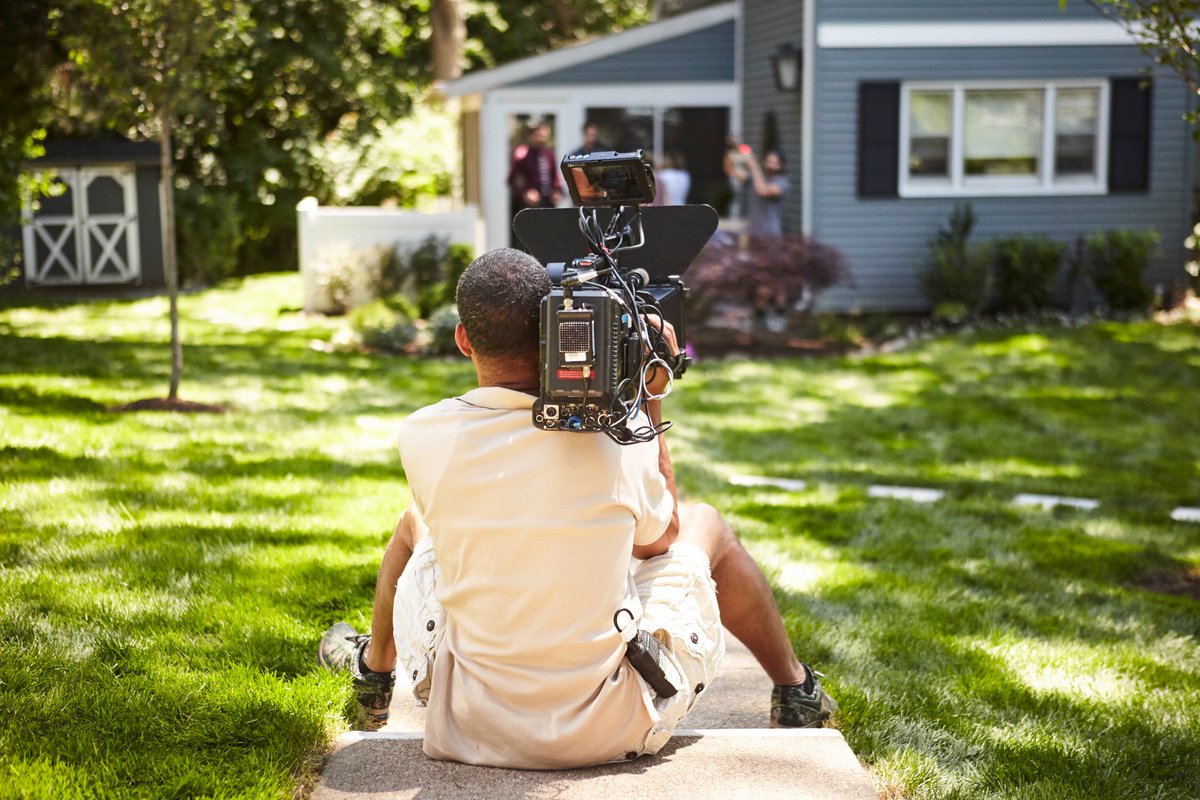 Sometimes keeping up with those two is a sit-down job!  
NEW #PropertyBrothers #BuyingandSelling Tonight 9|8c. <a href="/MrDrewScott/">Drew Scott</a>  <a href="/MrSilverScott/">Jonathan Scott</a>