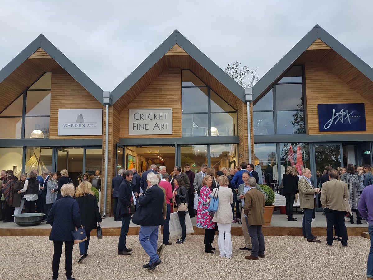 A brilliant crowd to celebrate the launch of #Barrsyard in #hungerford #artisanscollective