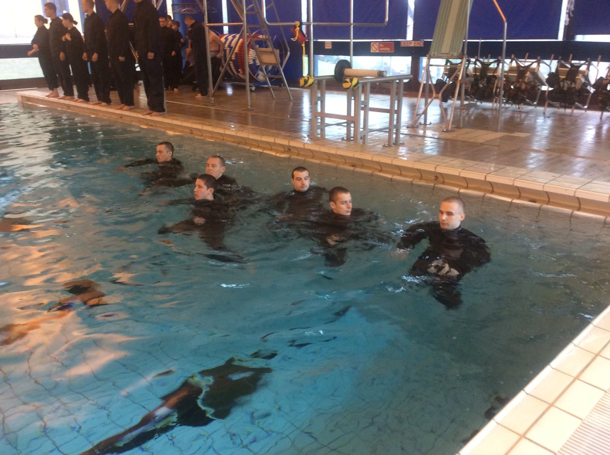 HMS_Raleigh's tweet photo. Earlier today Nelson 02 conducted their Naval Swiiming test, part of which includes treading water wearing overalls. #NavyFit #Nelson2 https://t.co/5tDsRouejs