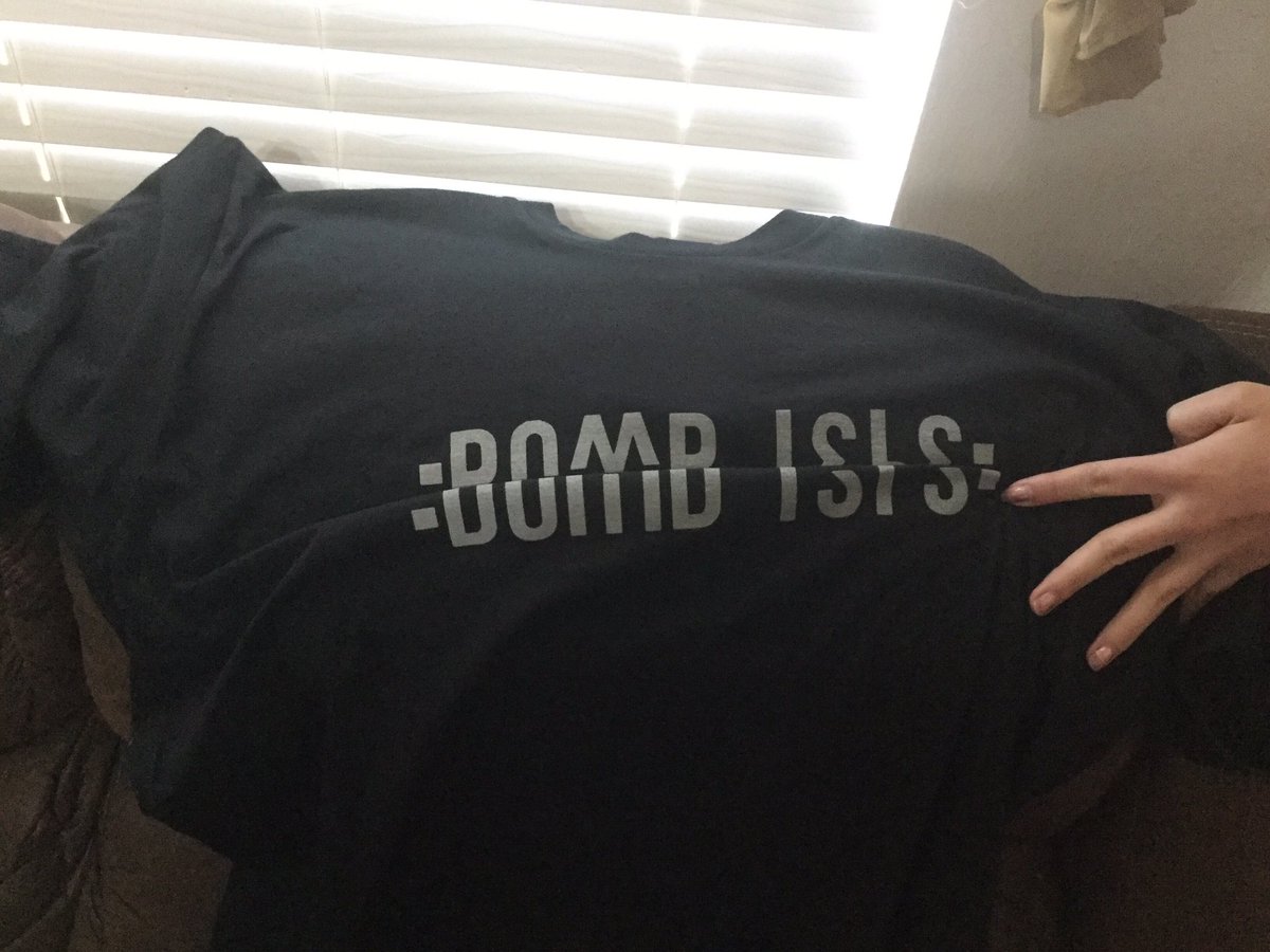 StrokerAceKid's tweet photo. Here's what my @AmericanBuilt shirt says: #BombISIS https://t.co/RZyZU803ID