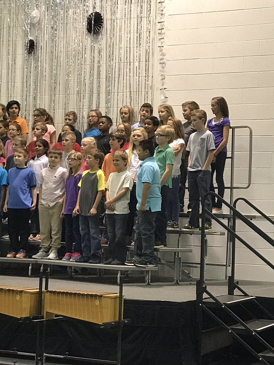 _MrsGrillo's tweet image. What an awesome performance by these 3rd grade singers, instrument players, and dancers!