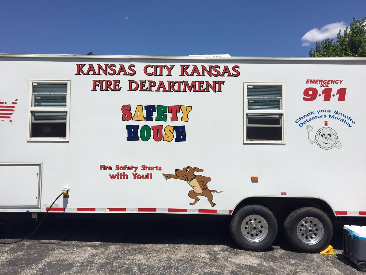 sassykteach's tweet photo. Thank you KCKFD Fire Safety House for coming to visit today! #fallandcrawl #stopdropandroll #donthidegooutside @MTEUSD202 @TUSD202 https://t.co/vZACGmgryK