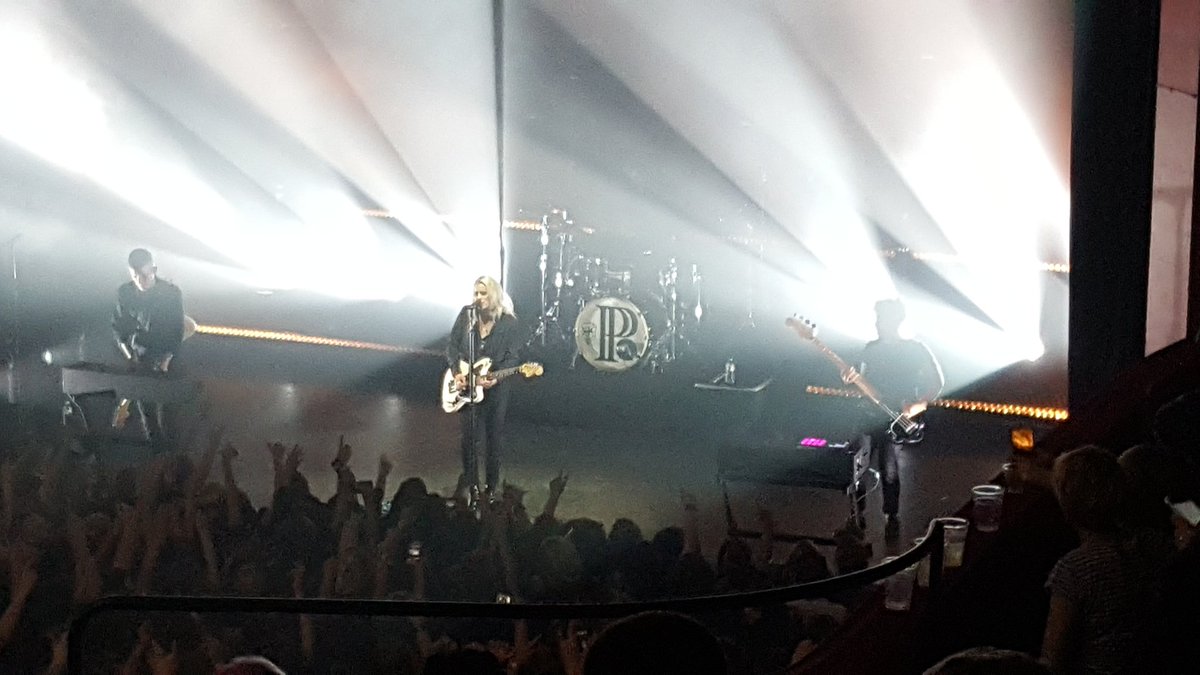 RogerdeanPA's tweet image. Amazing performance by #PVRIS at #o2shepherdsbush loving the new songs.
