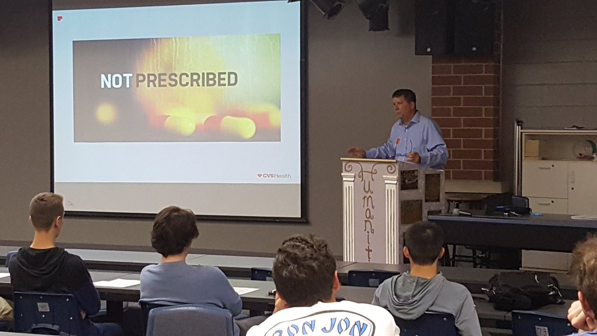 HilseSusan's tweet photo. @stevedperry71 giving a great presentation  #OneChoiceChangesEverything Northville, MI https://t.co/vVI0JeVDwB