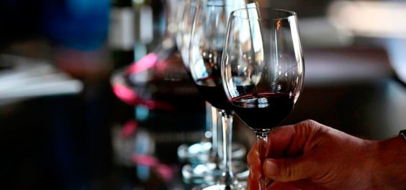 AndresManzueta's tweet photo. 🍷 Expertos descubren cómo el vino tinto protege a las neuronas https://t.co/AgVbveE6rC by #Osirisdleon via @c0nvey https://t.co/cJTPtKszUv