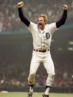 .<a href="/23KGibby/">Kirk Gibson</a> advises #MSUgrad17 to “Be bold. Never ever give up. If you believe you can, you will. #SpartansWill” - go.msu.edu/khy