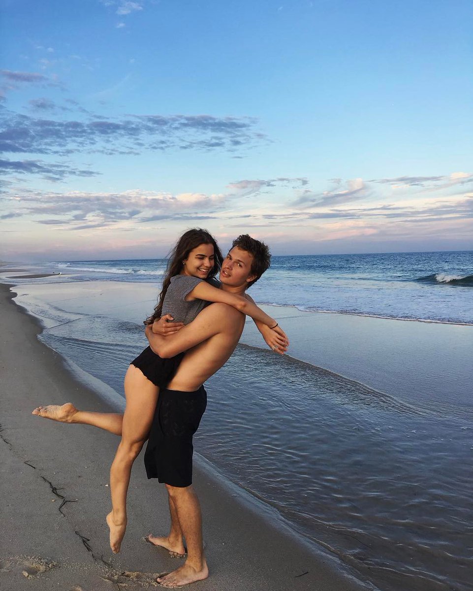 ChooseOne___'s tweet image. #RelationshipGoals Ansel Elgort &amp;amp; Violetta Komyshan 💘