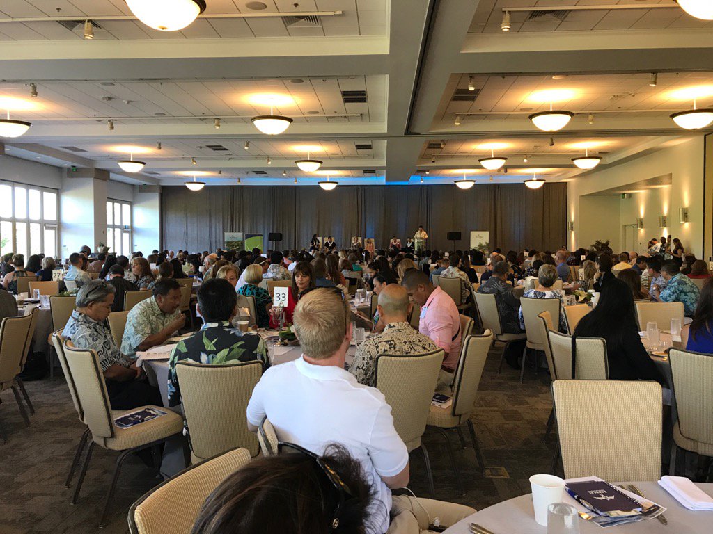DShimogawa's tweet photo. Packed house at #PBNPanel focusing on #WestOahu businesses @FourSeasons @KoOlinaResort https://t.co/mKHyrE7udY