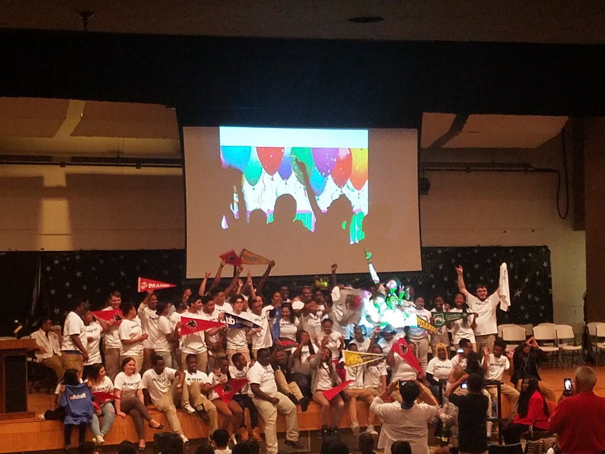 JMiChel80's tweet photo. Over 2 million dollars in scholarships amd still counting @RealDHHS #DHHSDecisionDay https://t.co/8SVfJODjPX