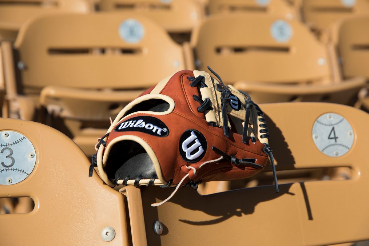 wilsonballglove's tweet image. It's 5/5, so we're doing 5 giveaways today! RT for a chance to win one of 5 awesome prizes -- including an A2000 G4 glove! #TeamWilson