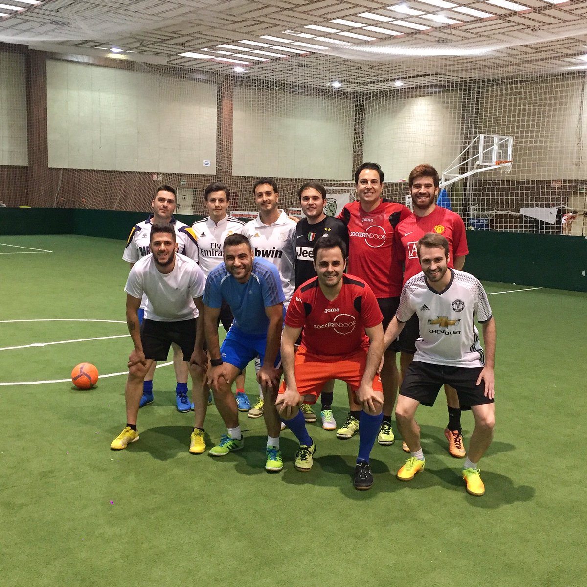 Soccer_Indor's tweet photo. Pachanga de las 20:00! ⚽️#soccerindoor #deporteesvida #fiebredelfutbol #quienmetagana https://t.co/SlgDDGO0ZZ
