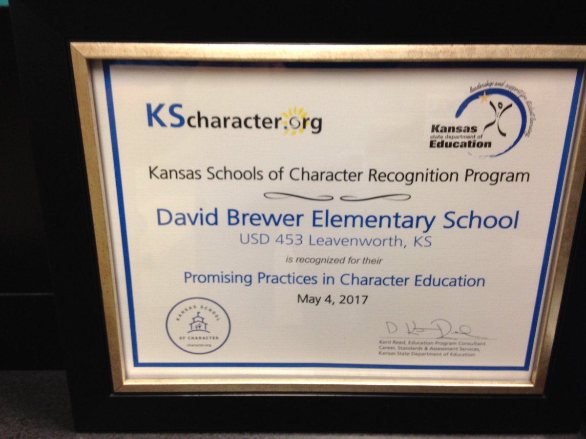 KevinWarner_214's tweet photo. @DavidBrewer453 nice job families and teacher! #weareDavidBrewer https://t.co/057eskNPQV
