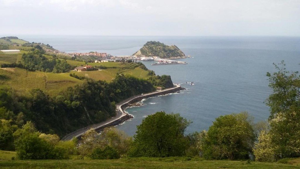 BasqueDest's tweet photo. And today ??? Nice route, a little bit of heaven ☺️☺️ Basque Coast. Walking the Basque Country #StJamesWay #Getari… https://t.co/G7D7H94Oeq https://t.co/zVT2mH7Kyq