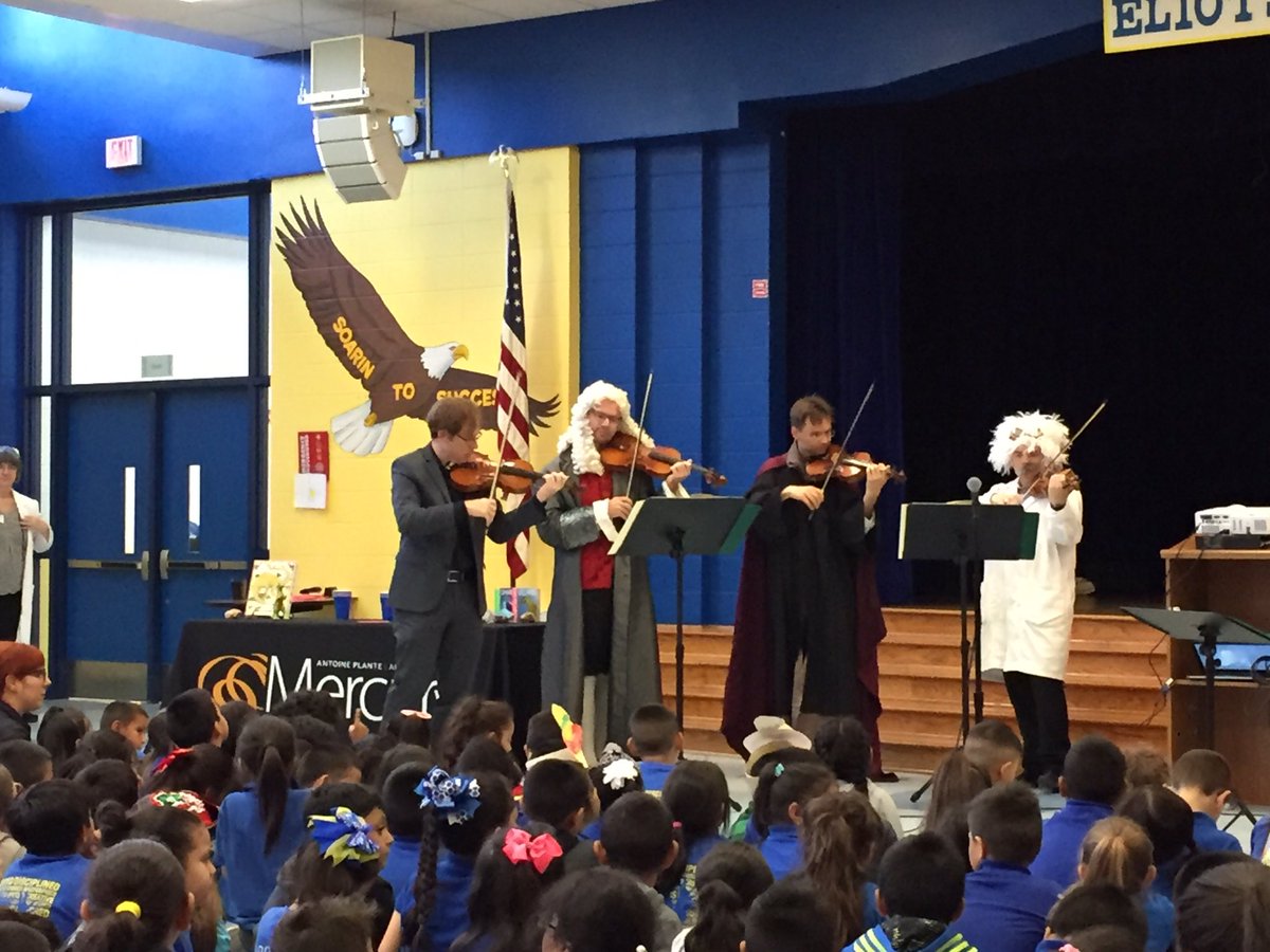 houartsaccess's tweet photo. Students @EliotElementary learn about inertia, radioactivity &amp; gravity w/ @MercuryHouston's "It's All Relative." @houartsaccess @HoustonISD https://t.co/51KQJgVPFY