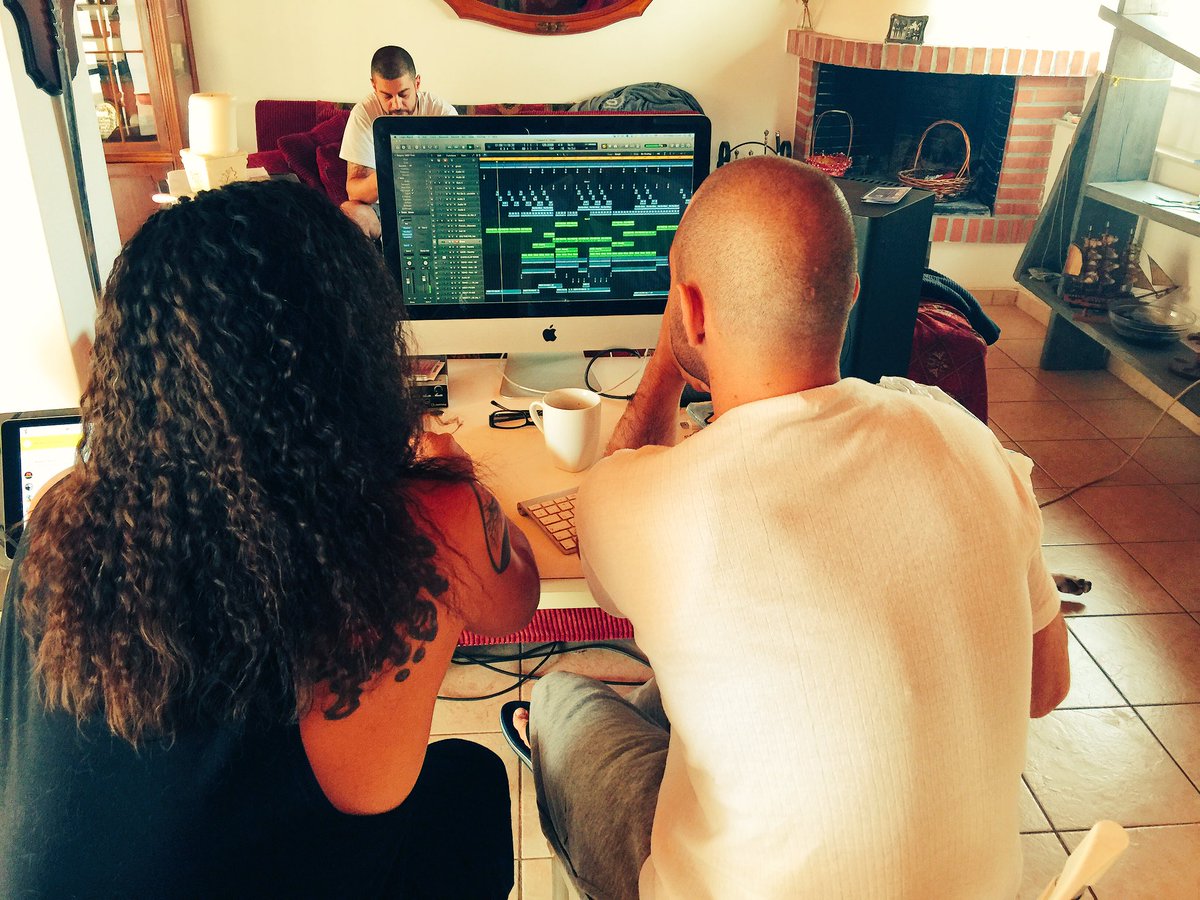 Working on some bangers with Mad M.a.c 👐🏾 #Loutraki https://t.co/5io2rSTbhz