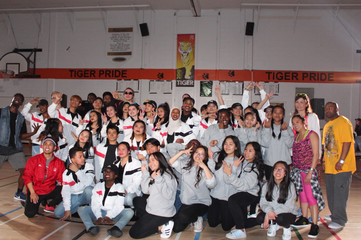 Dance Rally Grad Fundraiser! Shout out to <a href="/THEDJDLO/">DLO</a> and <a href="/energy106fm/">ENERGY 106</a> #TigerPride