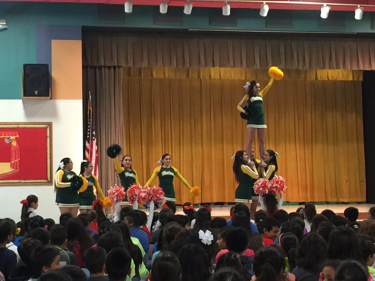 MalaceyMern's tweet photo. Love our vertical team #NikiRowe for always cheering us on! Castañeda @Cavaliers126 @Rowe006 @larisa_cantu @edna2500 #STAARTest Pep Rally https://t.co/ext8vype2o