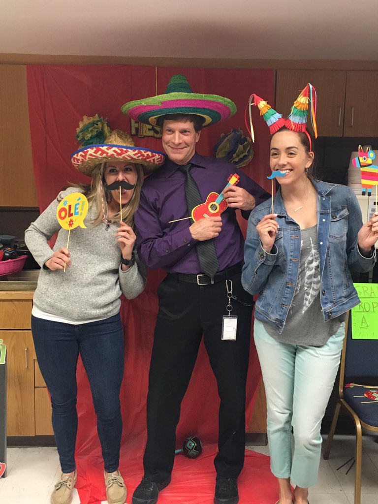 sbostiga's tweet photo. Us amigos LOVED our teacher appreciation fiesta at lunch!! 🌶🥑🌮 https://t.co/vJM0bKWQ1C