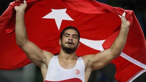 hamzayerlikaya's tweet photo. Sırbistan'da devam eden Avrupa güreş 🤼‍♀️ Şampiyonasında 5. Kez Altın madalya 🥇 kazanan Taha Akgül kardeşimi tebrik ediyorum. Aslan Yiğido https://t.co/iSdOoxClHD