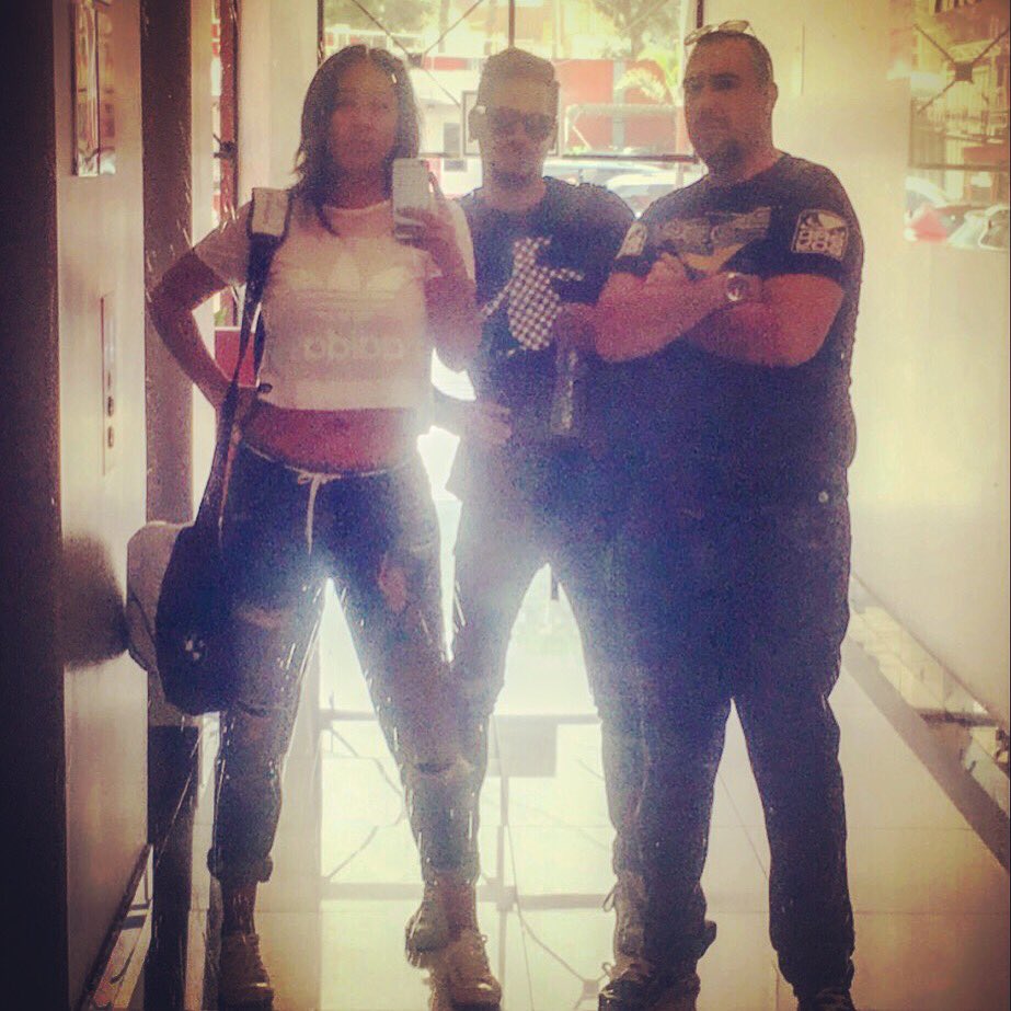 cathysaenz's tweet photo. Brillemos ⭐️⭐️⭐️
Empieza una nueva etapa al lado de gente maravillosa. Los quiero ❤️

#TeenCombate2017
@lalohm2 y @PintoPancho https://t.co/2lxwj4kpv2