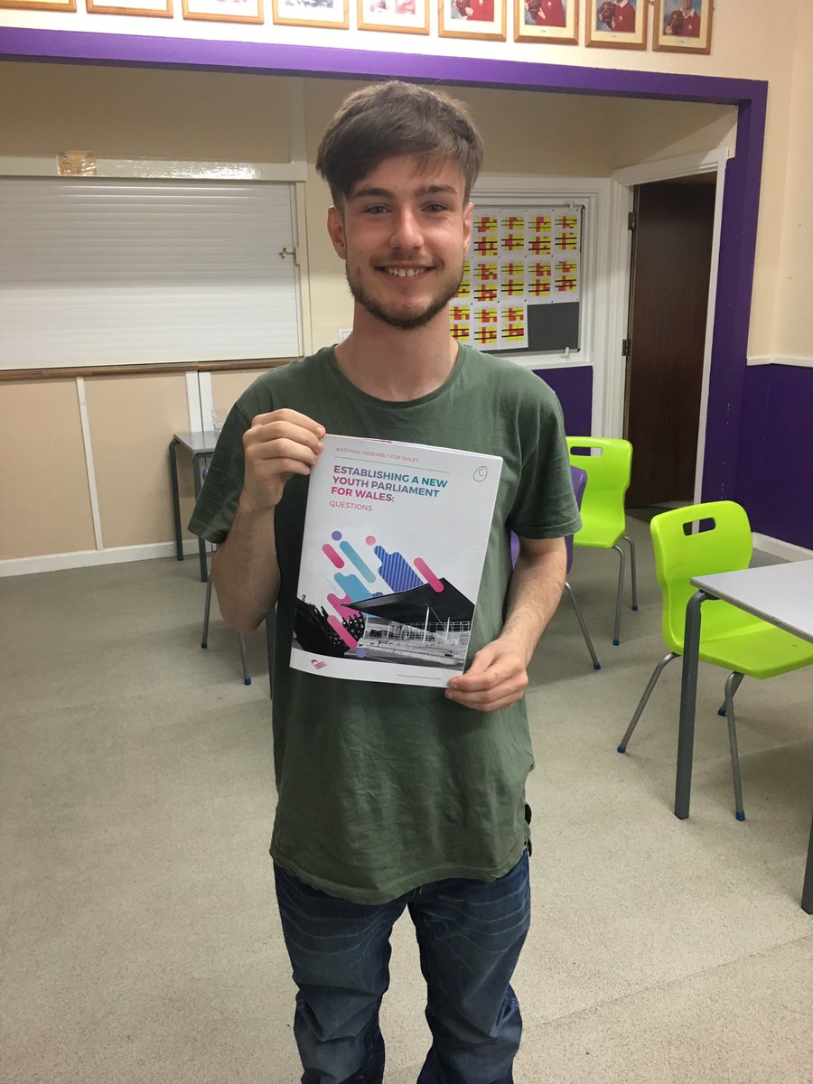 Fantastic evening with <a href="/DEFFO_Cymru/">DEFFO!</a>/<a href="/TalkingHandsCYP/">Talking Hands CYP</a> to get them involved in the Youth Parliament consultation. Thank you! 🙌💫